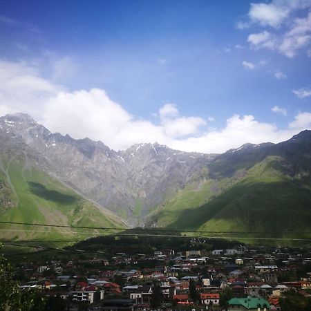 Belas guesthouse Kazbegi Eksteriør billede