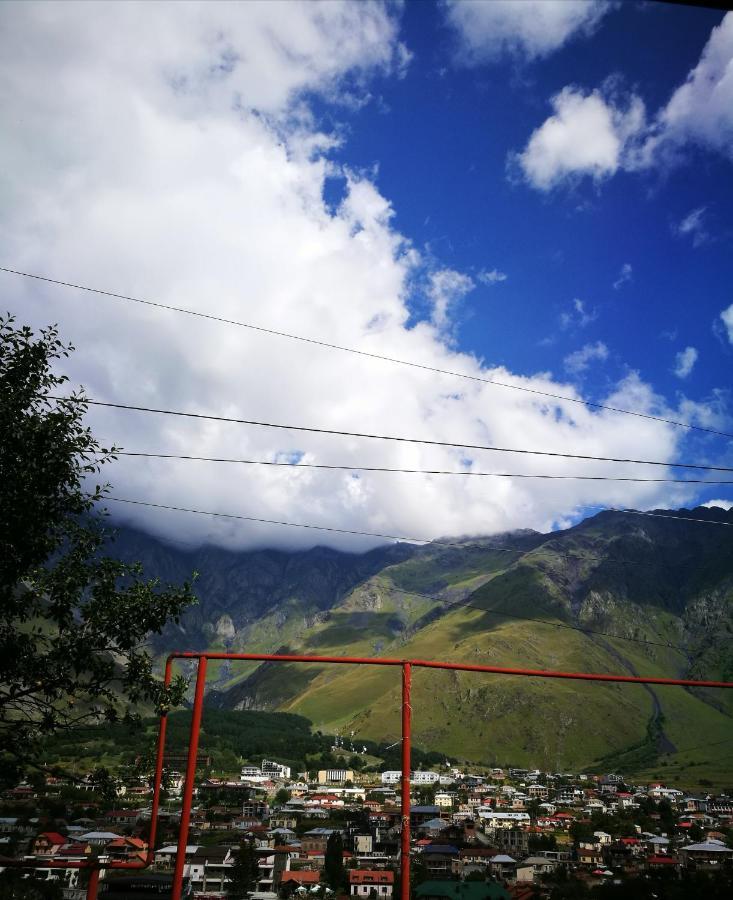 Belas guesthouse Kazbegi Eksteriør billede