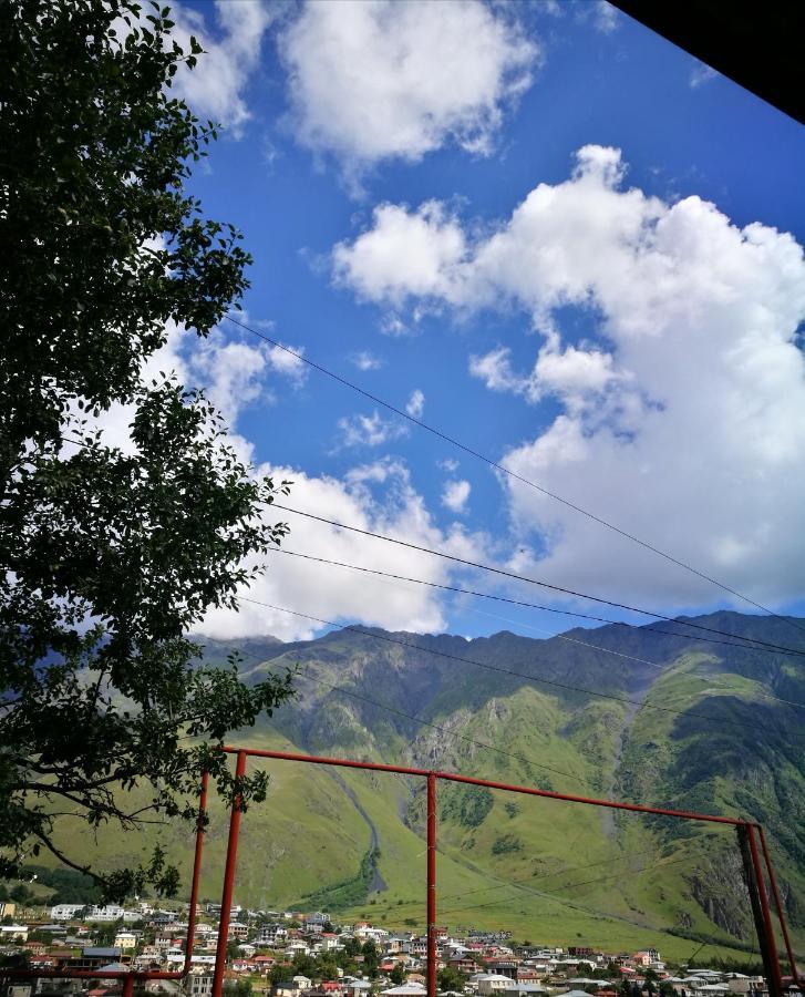 Belas guesthouse Kazbegi Eksteriør billede