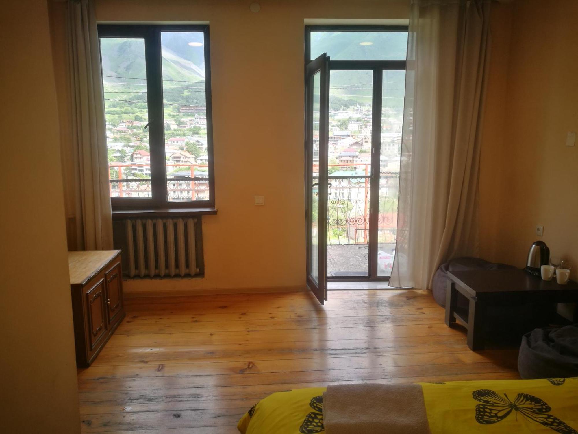 Belas guesthouse Kazbegi Eksteriør billede
