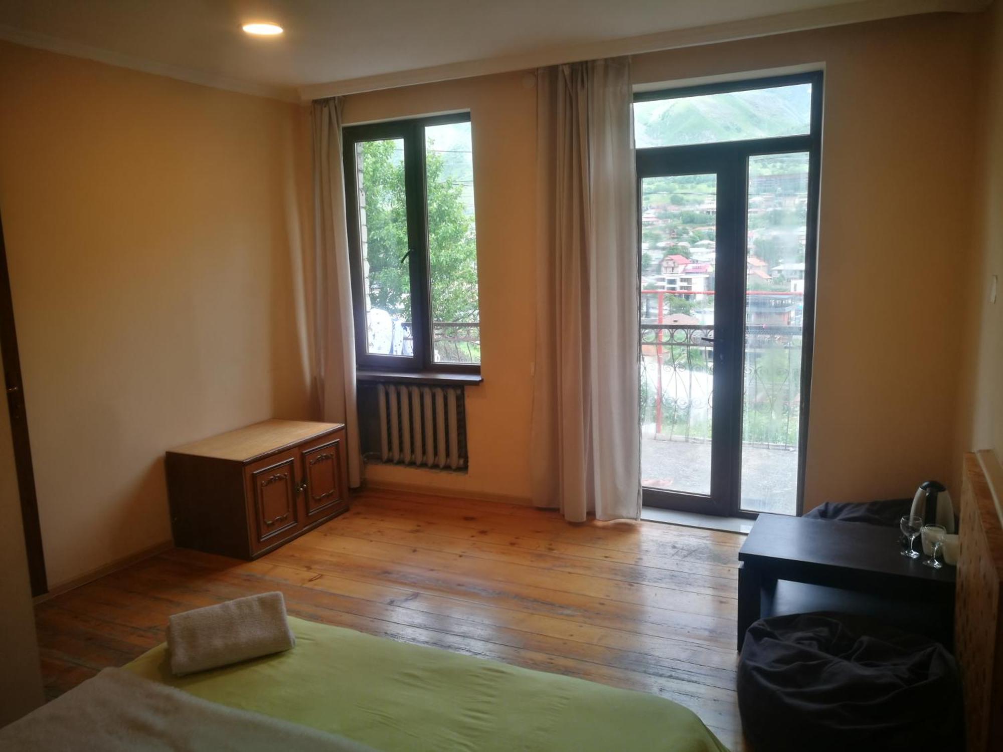 Belas guesthouse Kazbegi Eksteriør billede