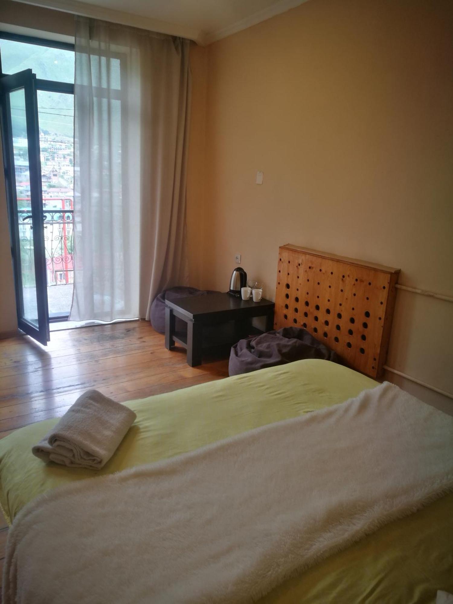 Belas guesthouse Kazbegi Eksteriør billede