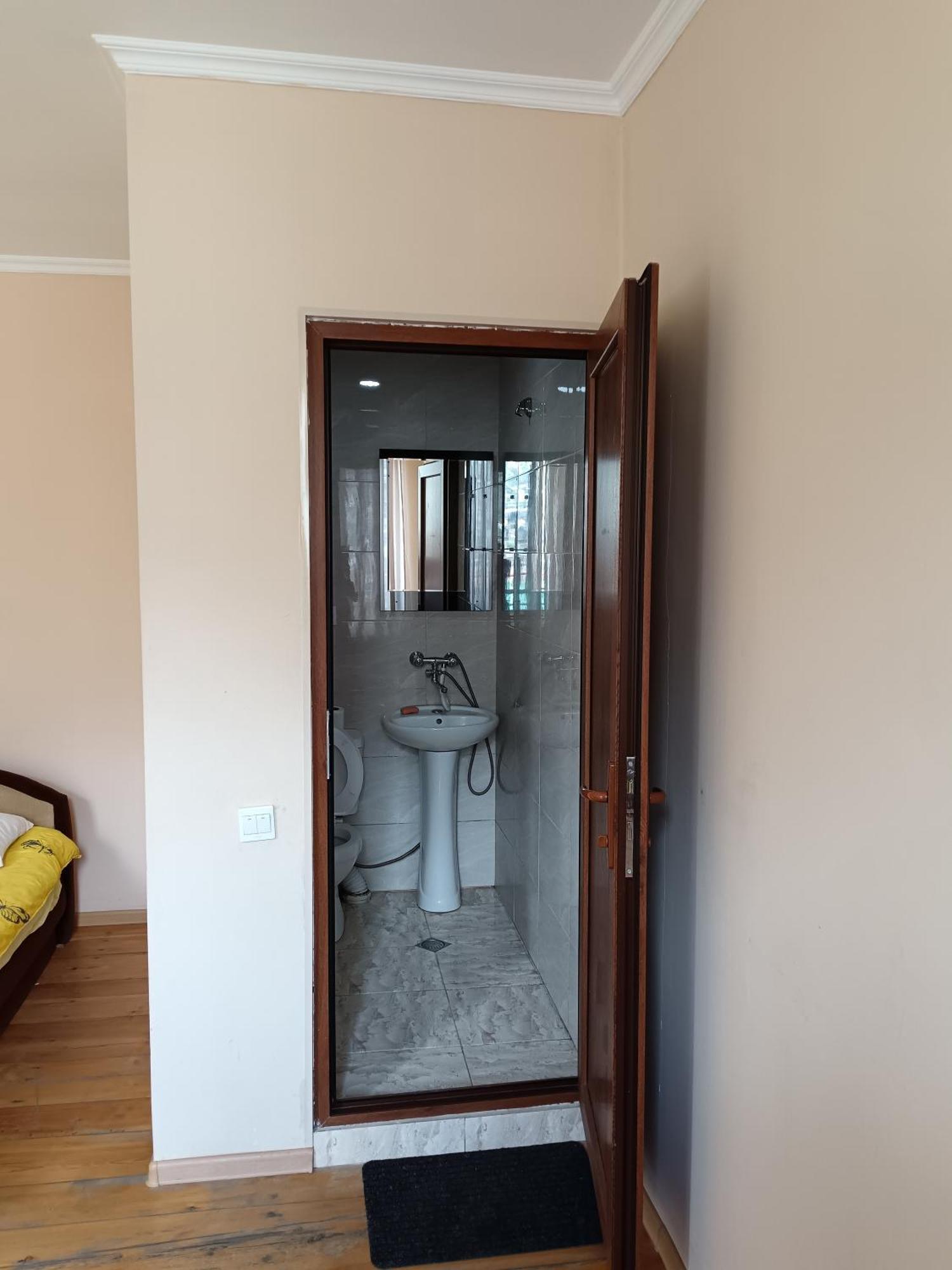 Belas guesthouse Kazbegi Eksteriør billede