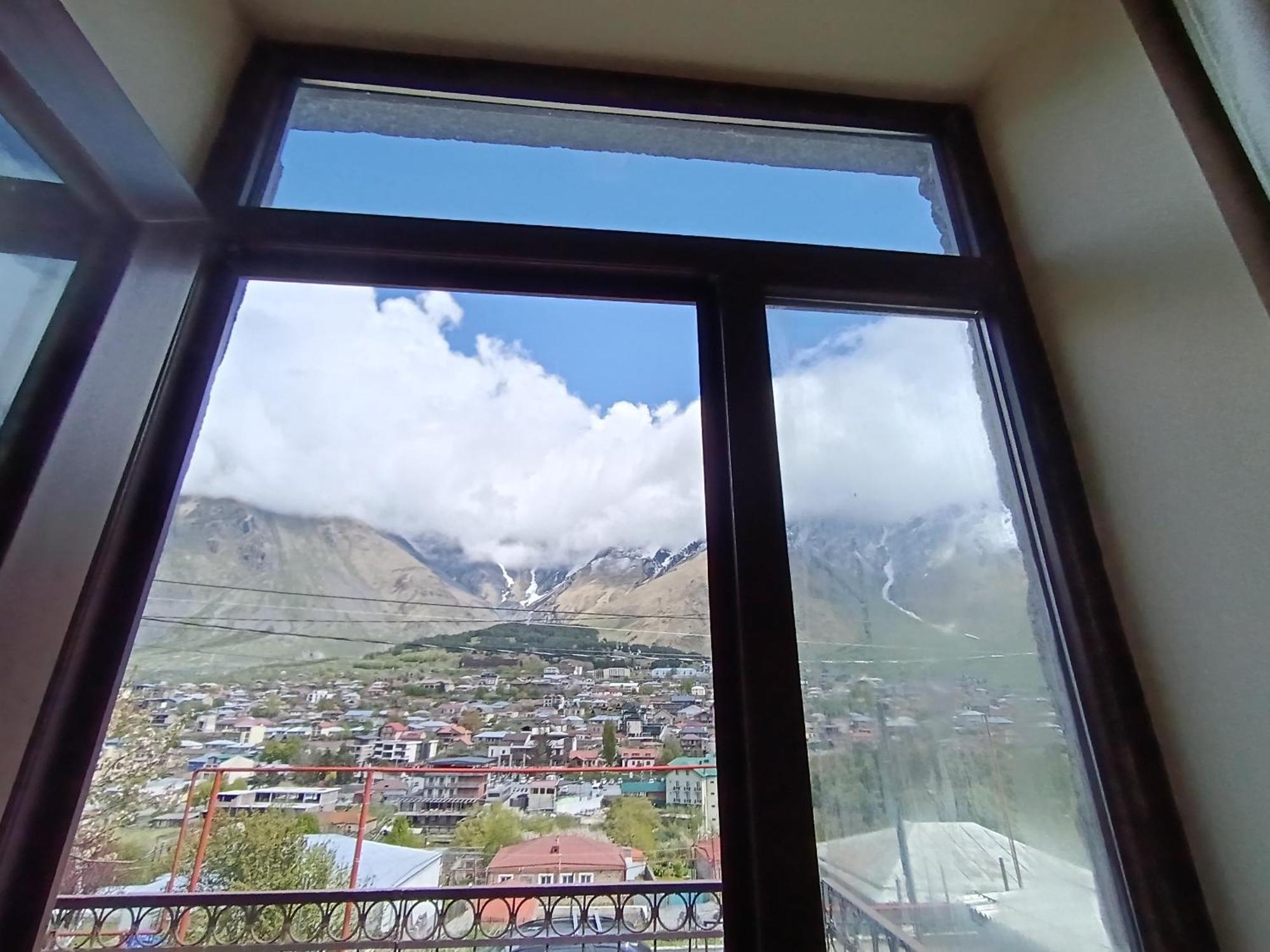 Belas guesthouse Kazbegi Eksteriør billede