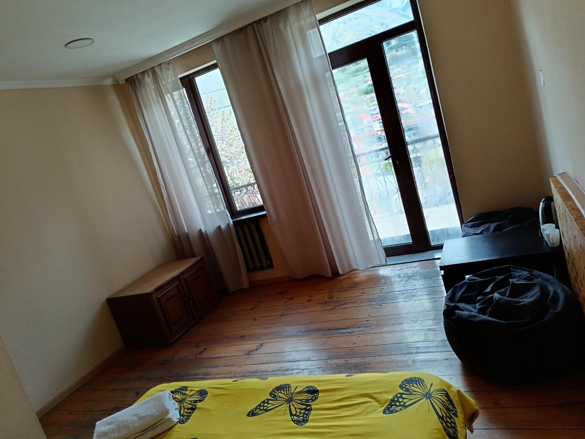 Belas guesthouse Kazbegi Eksteriør billede