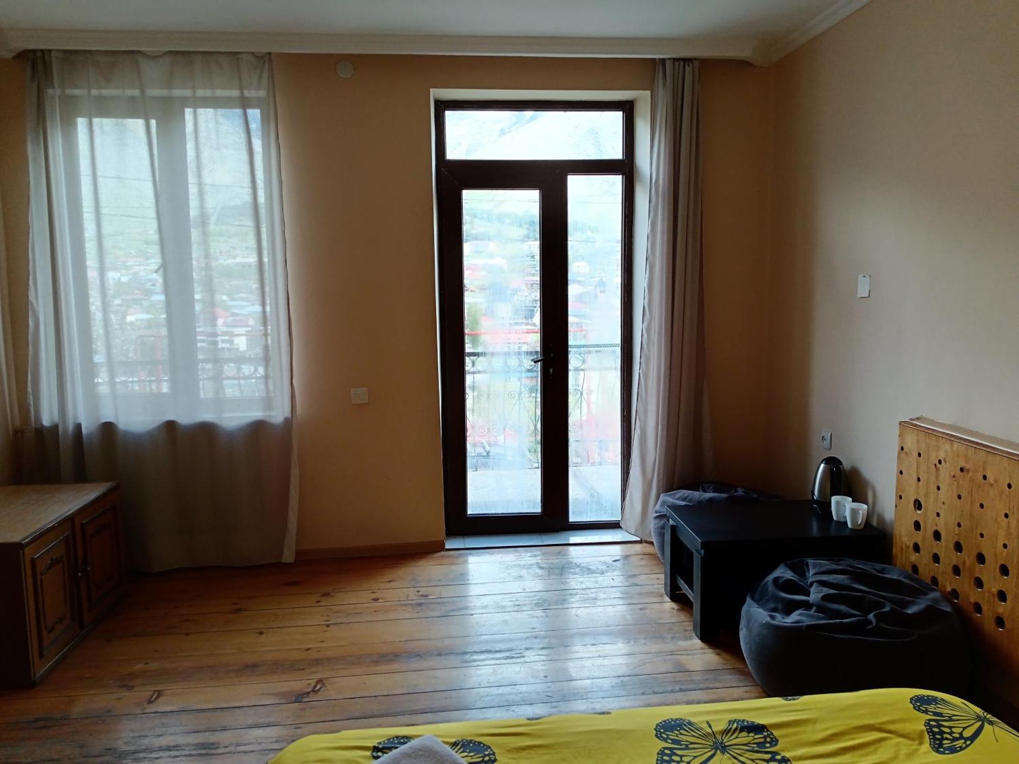 Belas guesthouse Kazbegi Eksteriør billede