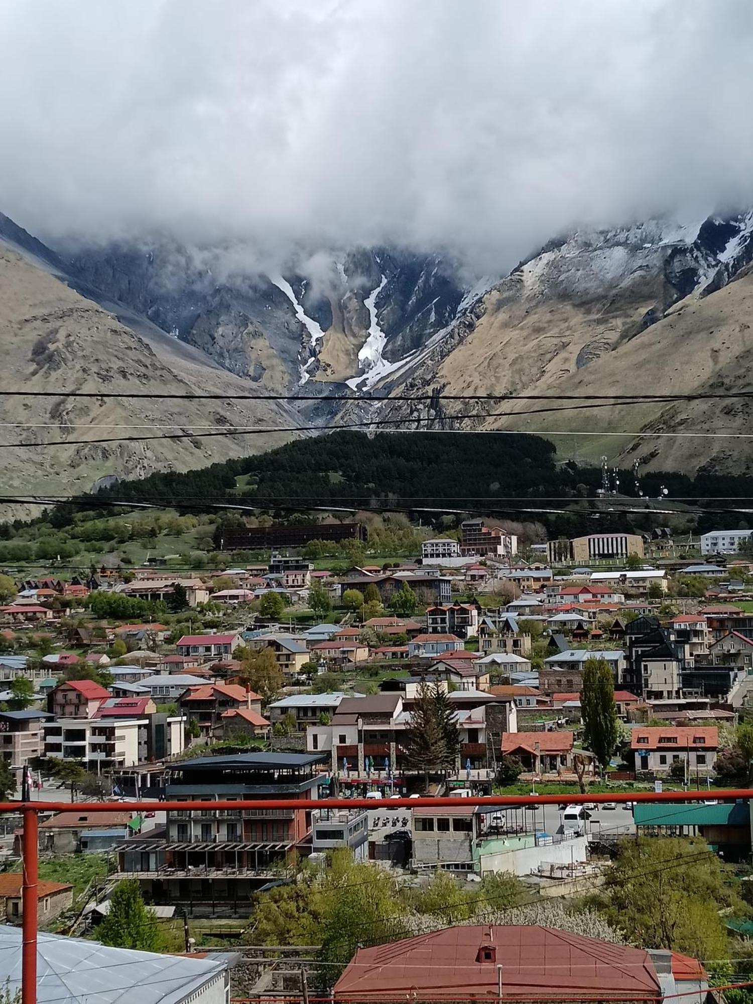 Belas guesthouse Kazbegi Eksteriør billede